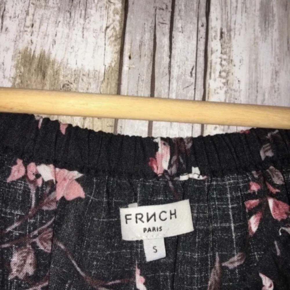 FRNCH Black Floral Off The Shoulder Tie Sleeve Blouse - Picture 4 of 4